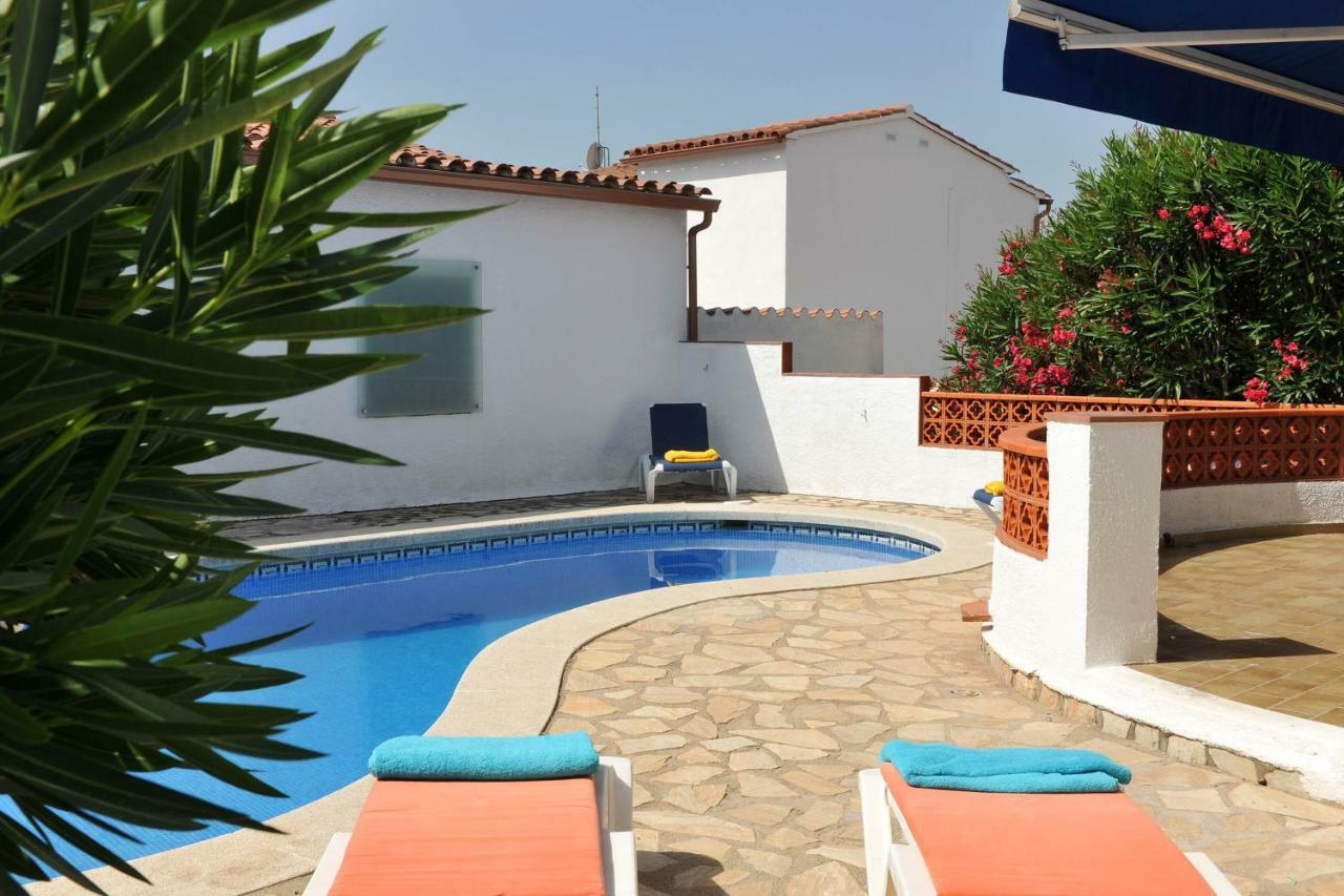 Armallada L'Escala Exterior photo